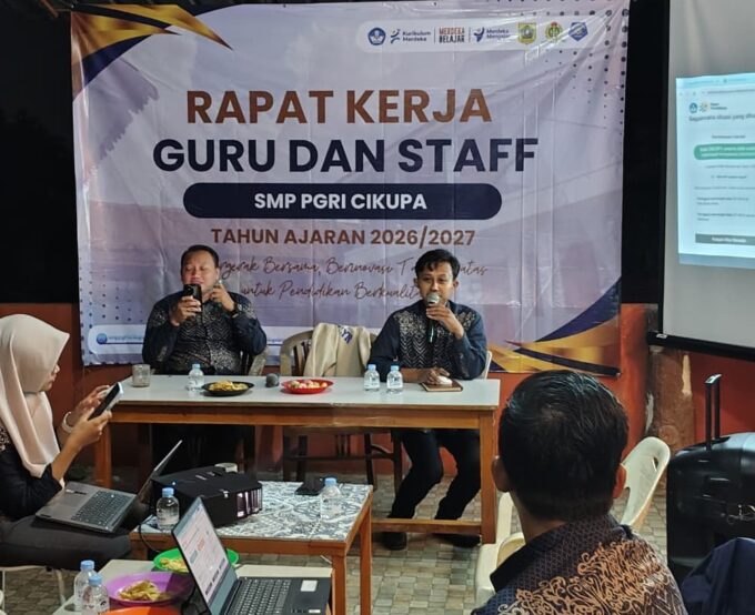 Refan Badriana Saputra, S.Pd. Memaparkan Tentang Rapor Pendidikan Kemendikdasmen